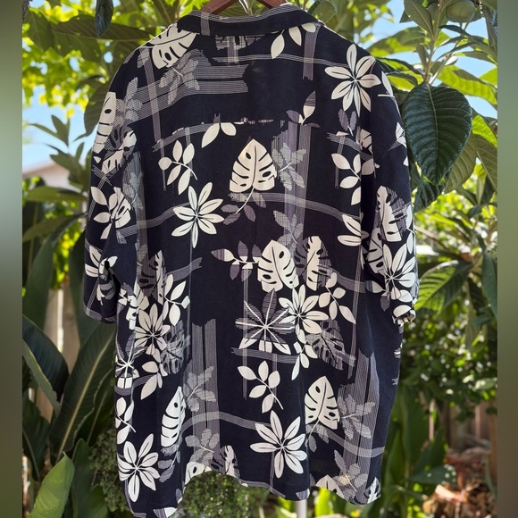 Geoffrey Beene 100% Silk Black and Cream Aloha Hawaiian Shirt - Picture 3 of 9